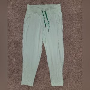 Lululemon Green Capri